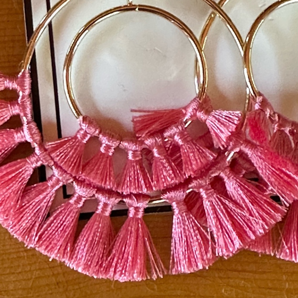 💥 $5 if bundled - Ophelia Roe Gold and Pink Tassel Hoop Earrings - Picture 4 of 5